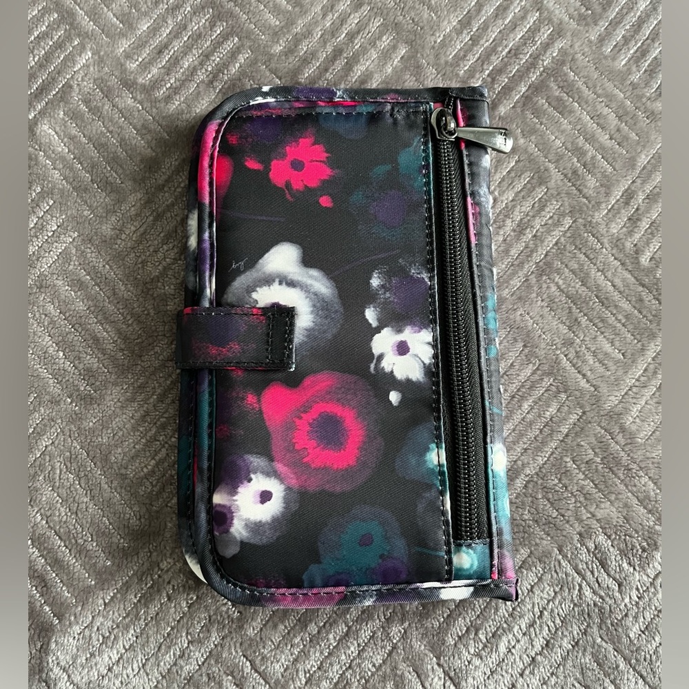 Lug Tandem Snap Wallet - Picture 5 of 5